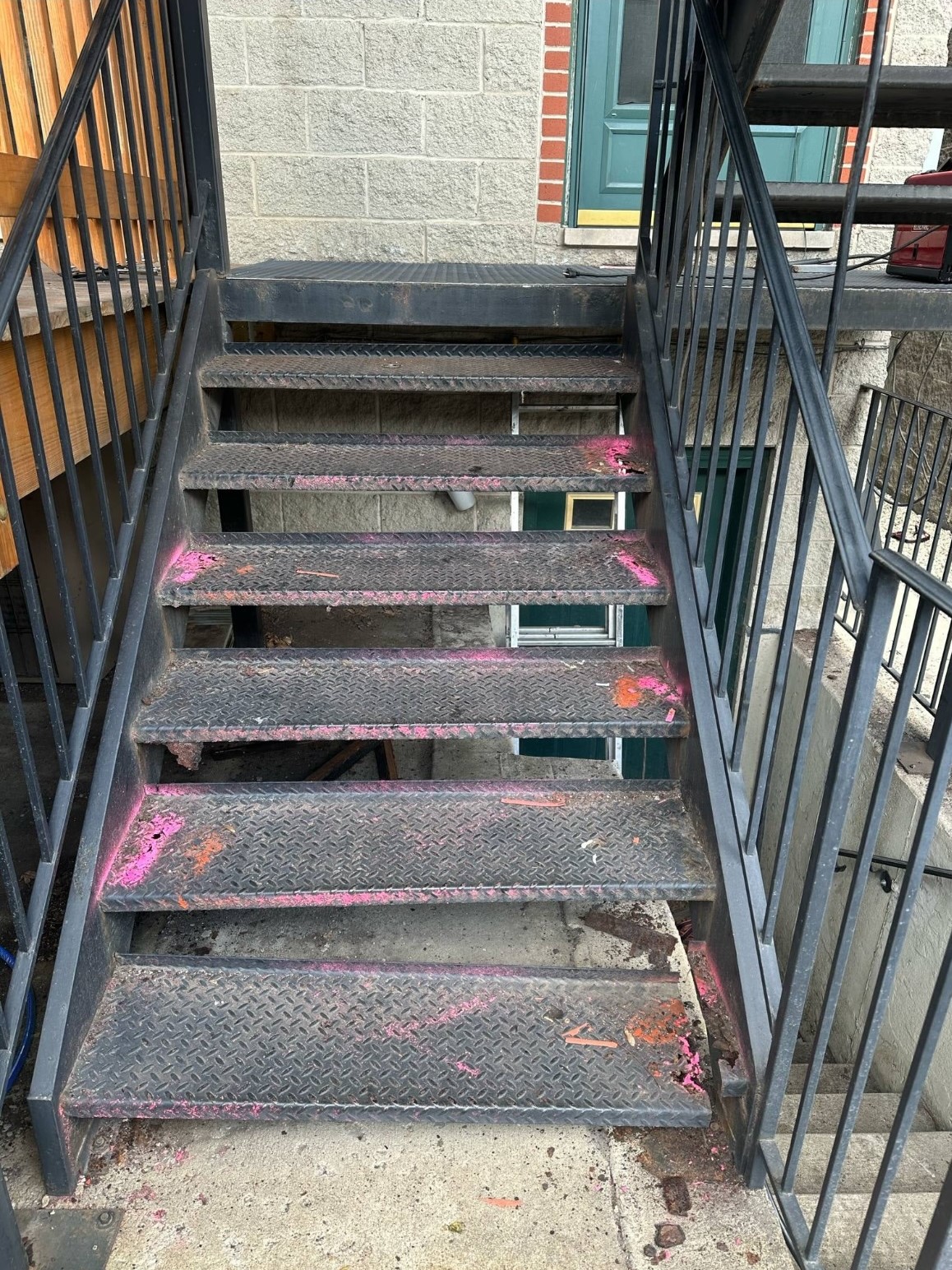 chicago-metal-stair-landing-plate-replacement-before-everpeak-exteriors-6.jpg ??????????